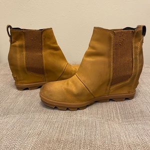 Sorel boots size 8